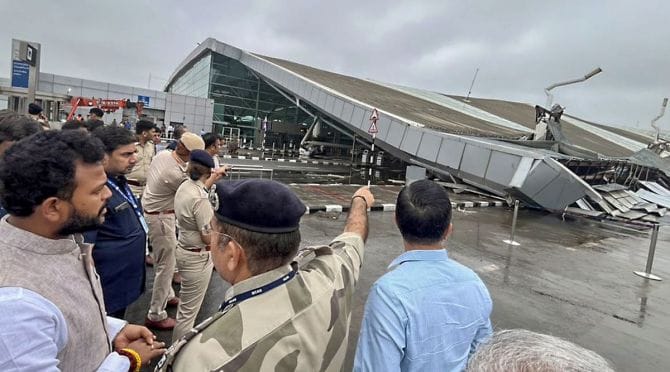 An image showing collapsed roof of Delhi Airport